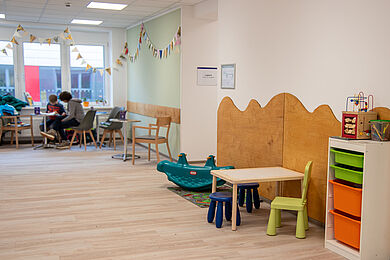 Wartebereich der Praxis - Kinderspielecke